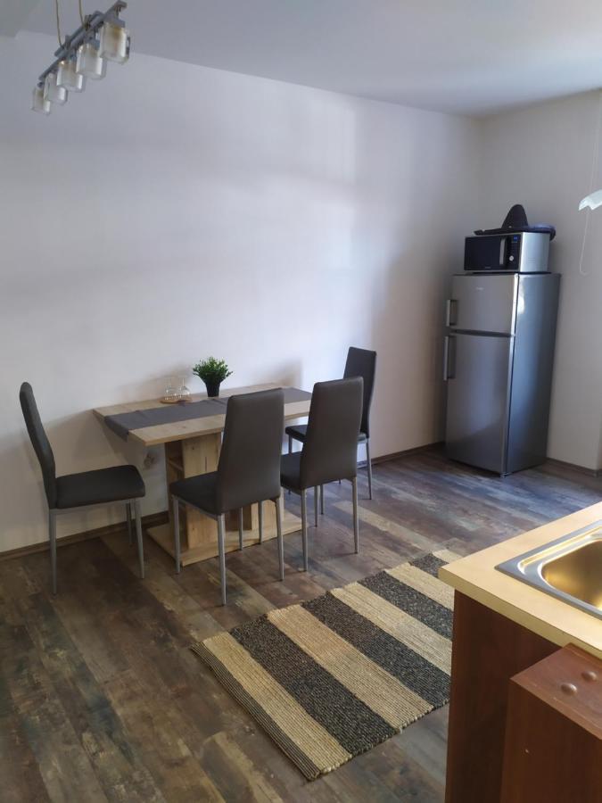 Pisqor Apartment - Self Check-In Bratislava Extérieur photo