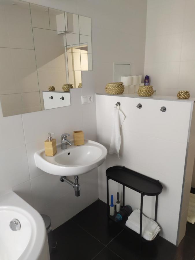 Pisqor Apartment - Self Check-In Bratislava Extérieur photo