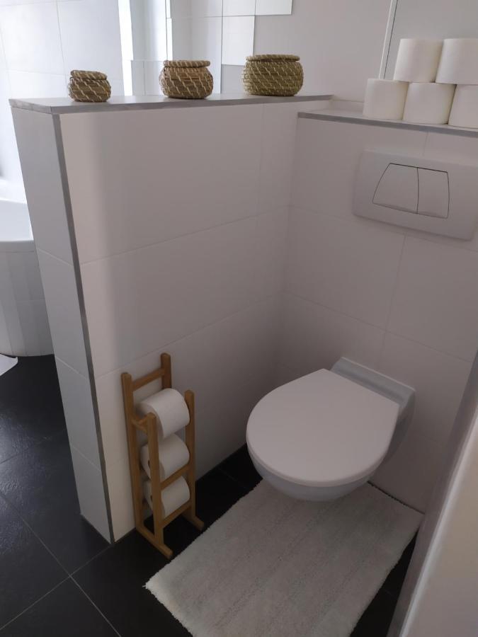 Pisqor Apartment - Self Check-In Bratislava Extérieur photo